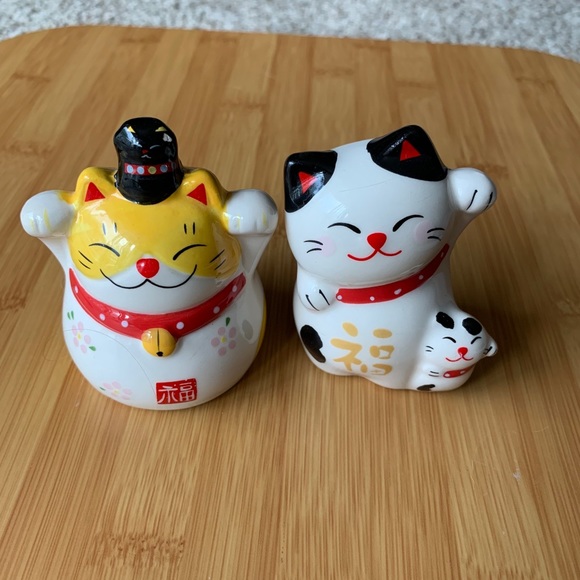 Daiso Other - Porcelain cat mini figurines Daiso Japan